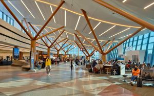 Boston_Logan_Airport - by Chris Rycroft - Wikimedia